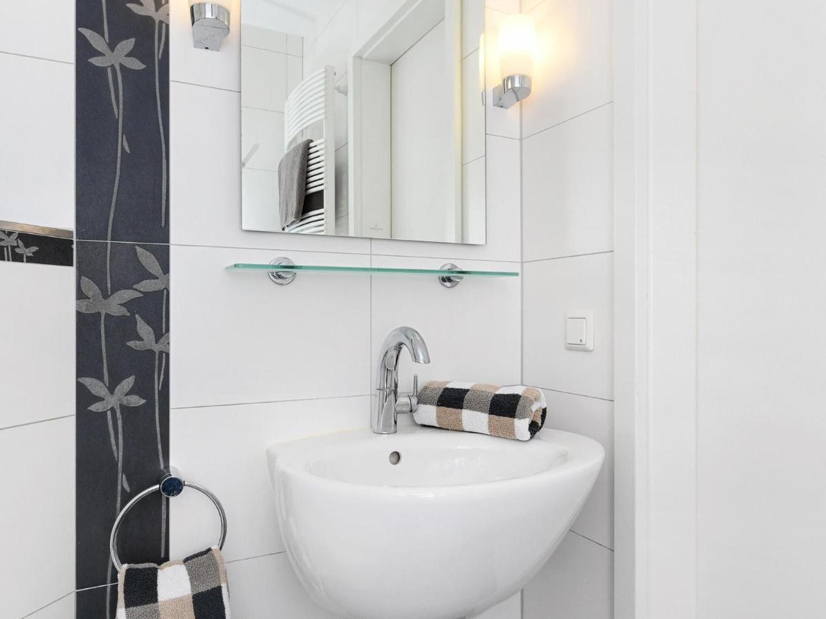 Charming Apartment On Ruegen Island With Balcony Sellin Kültér fotó